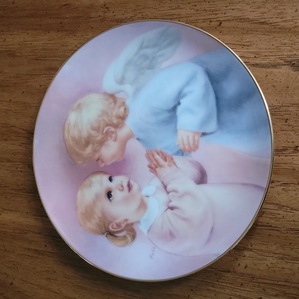 Collectors Plate HEAVENLY Angels kiss
